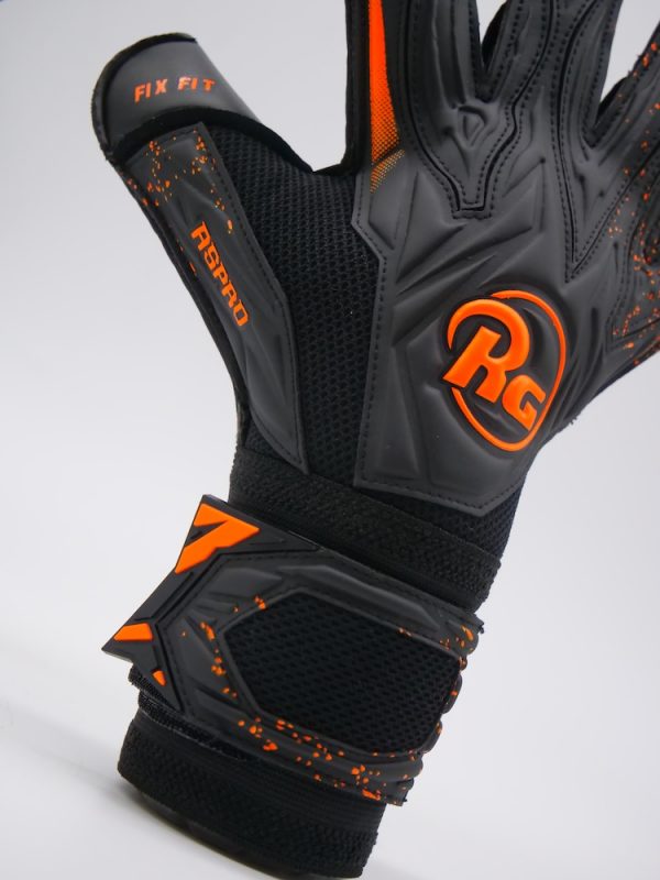 RG Gloves ASPRO BLACKOUT 26/27 голмански ракавици со All-Black дизајн