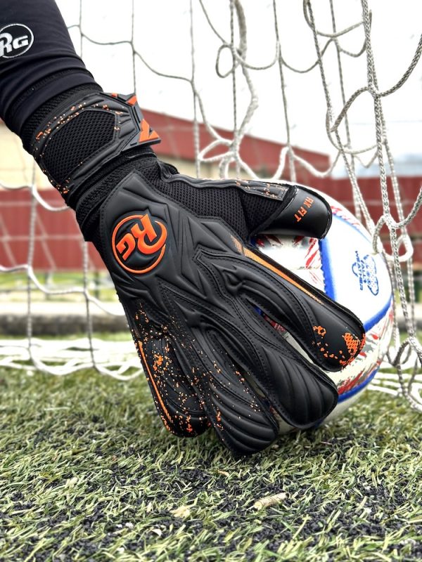 RG Gloves ASPRO BLACKOUT 26/27 голмански ракавици со All-Black дизајн